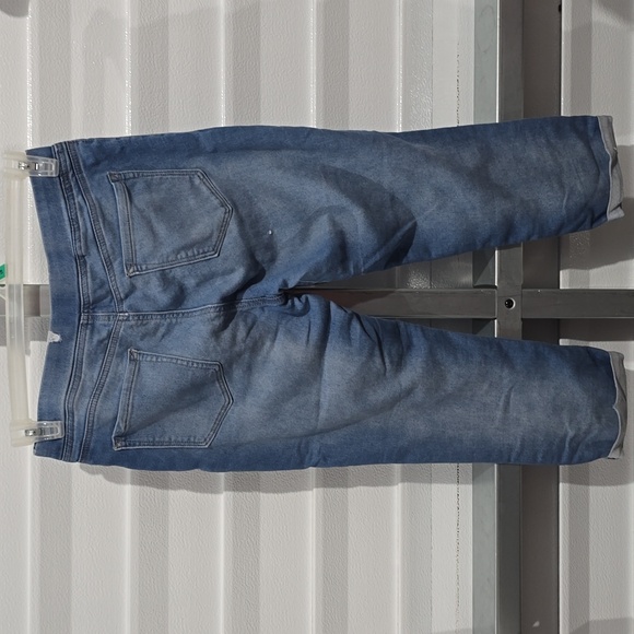 No Boundaries Distressed Mid Rise Womens Blue Jean Capri's Size Large 11/13 - Picture 5 of 14